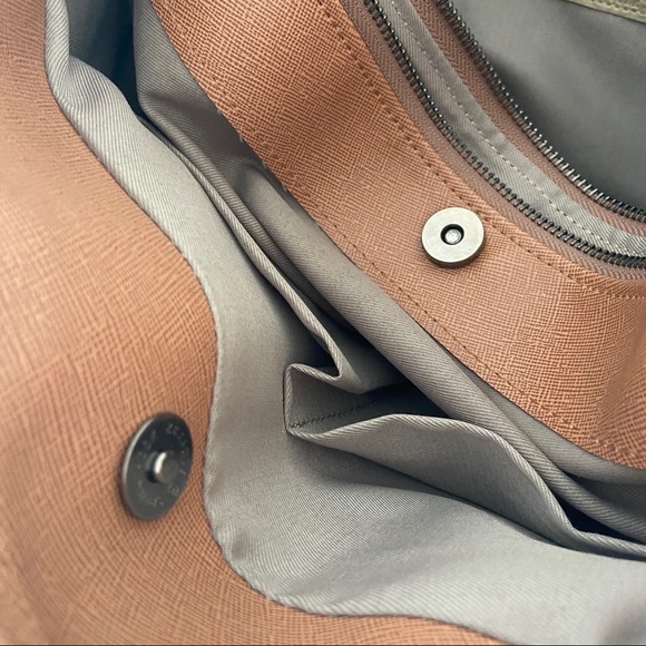 GUNAS Kangaroo Tote - Picture 10 of 11